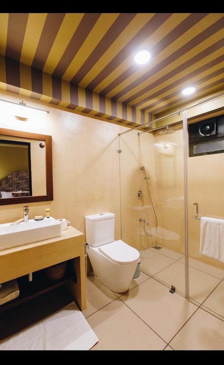Отель The Project Cafe Aldona Экстерьер фото